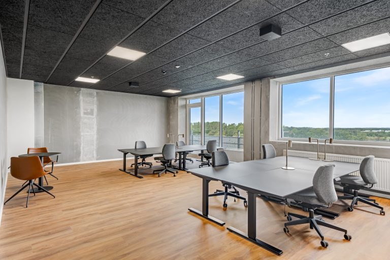 Open office H5.1 with workstations and panoramic views from the high-rise