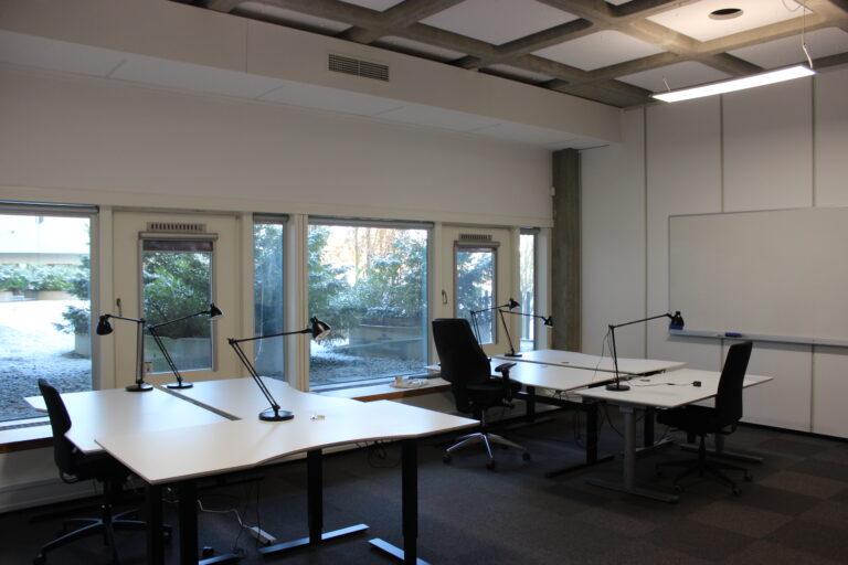 Flexible seven-person office with desks and large windows